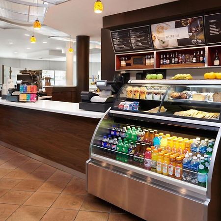 Courtyard By Marriott Ottawa East Hotel Ngoại thất bức ảnh