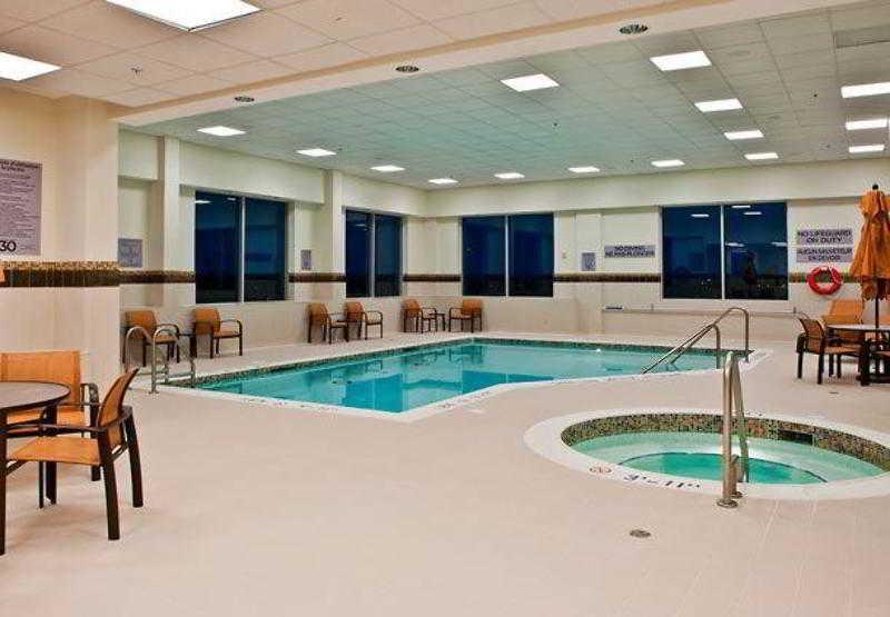 Courtyard By Marriott Ottawa East Hotel Ngoại thất bức ảnh