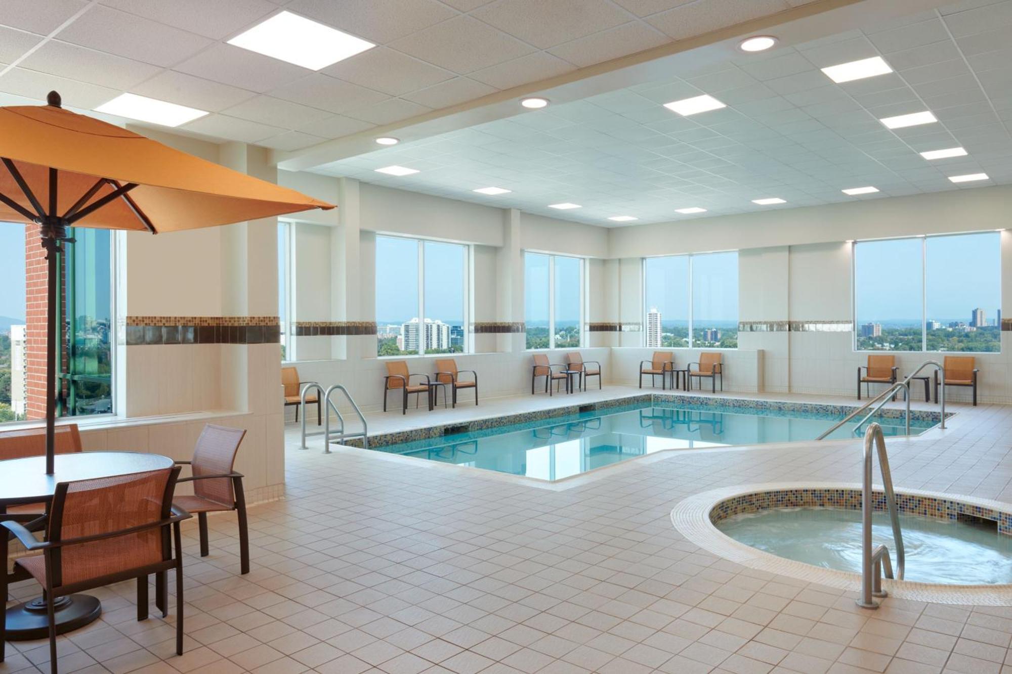 Courtyard By Marriott Ottawa East Hotel Ngoại thất bức ảnh