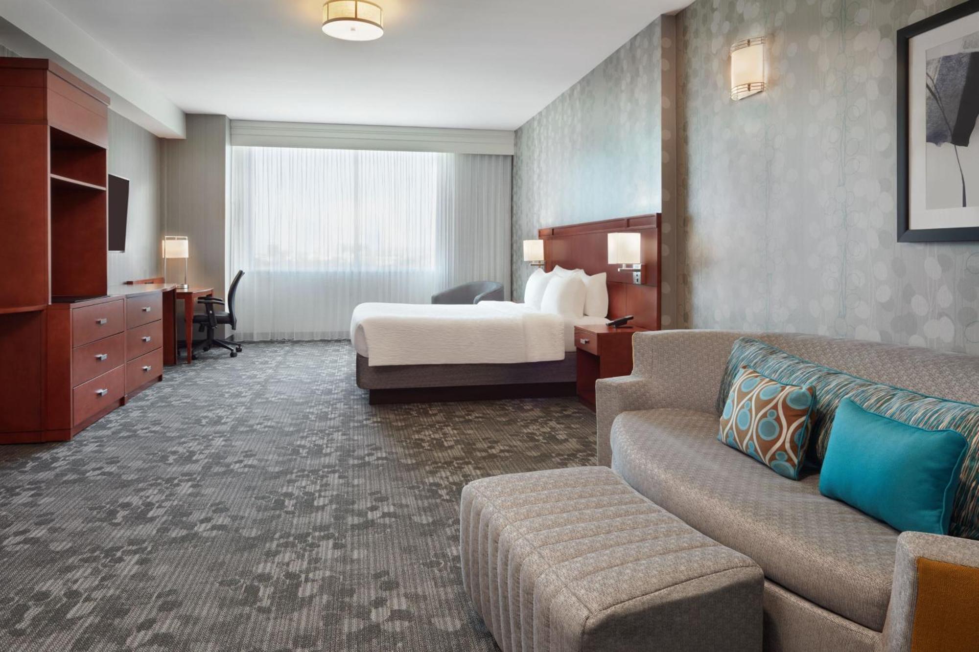 Courtyard By Marriott Ottawa East Hotel Ngoại thất bức ảnh
