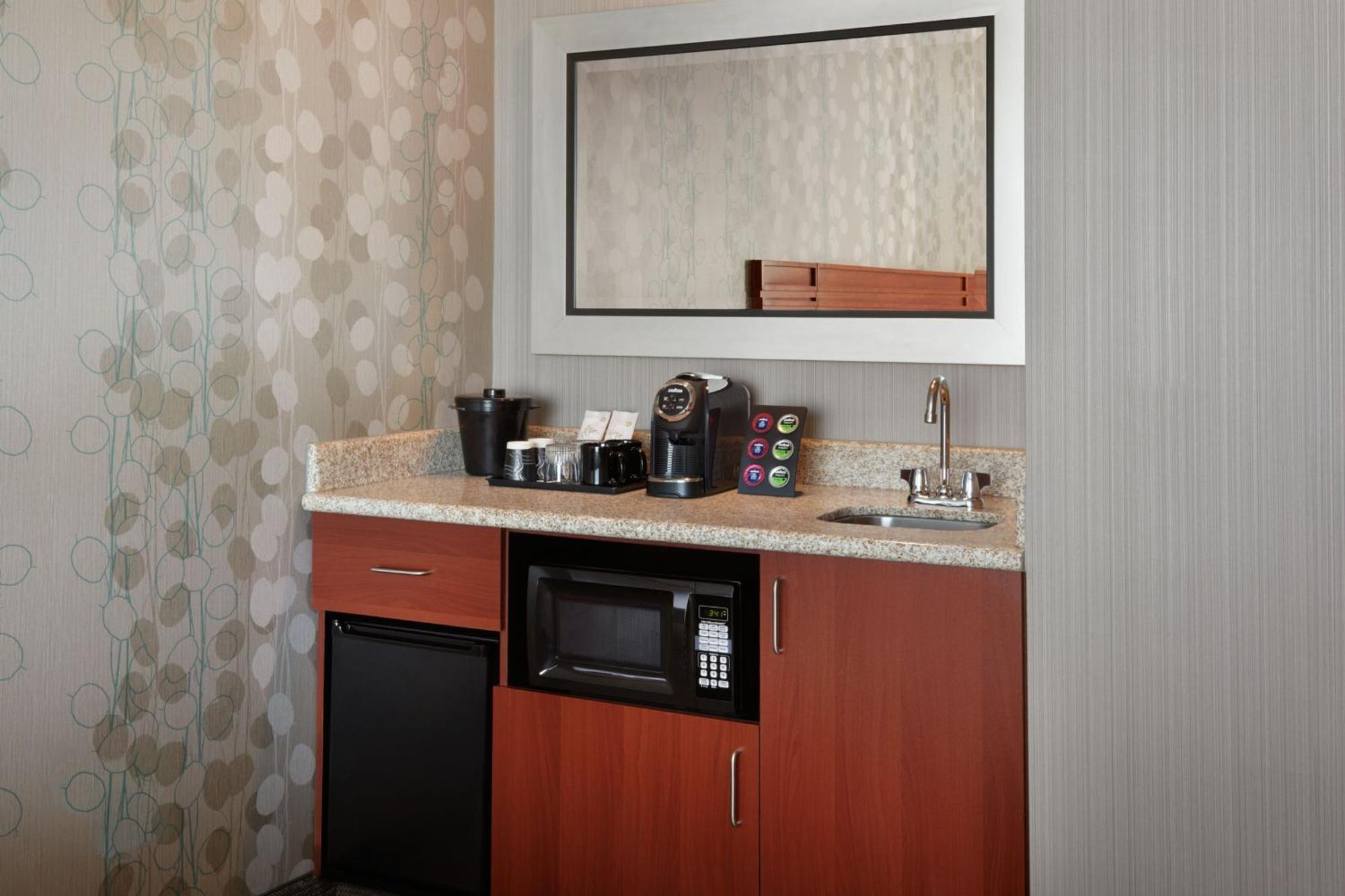 Courtyard By Marriott Ottawa East Hotel Ngoại thất bức ảnh