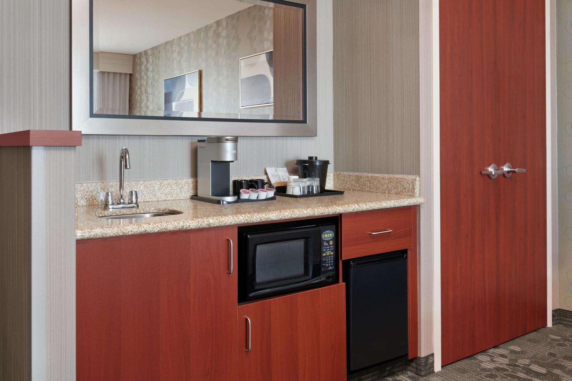 Courtyard By Marriott Ottawa East Hotel Ngoại thất bức ảnh