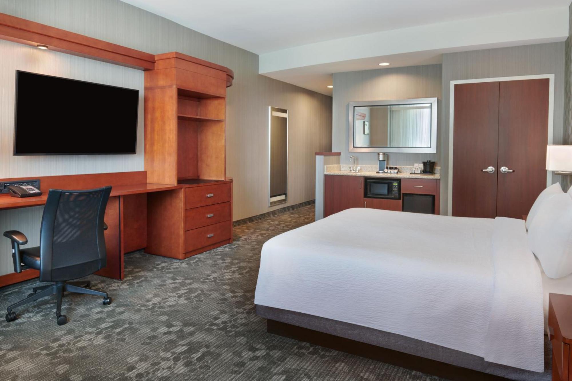 Courtyard By Marriott Ottawa East Hotel Ngoại thất bức ảnh