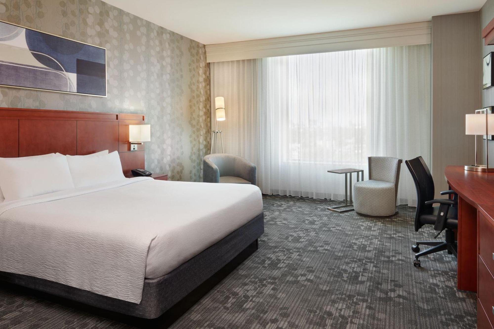 Courtyard By Marriott Ottawa East Hotel Ngoại thất bức ảnh