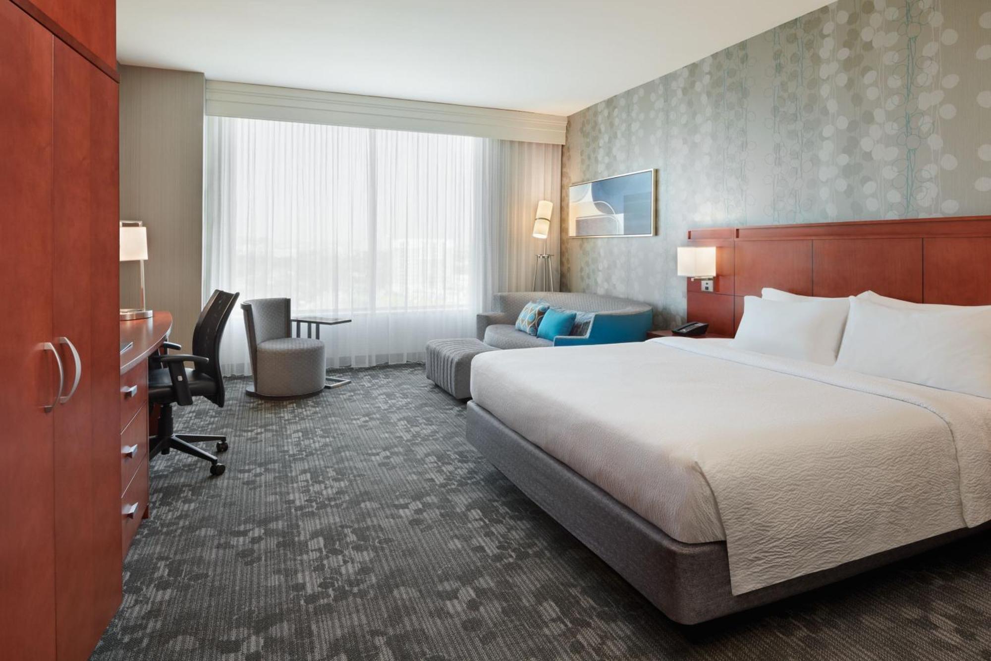 Courtyard By Marriott Ottawa East Hotel Ngoại thất bức ảnh