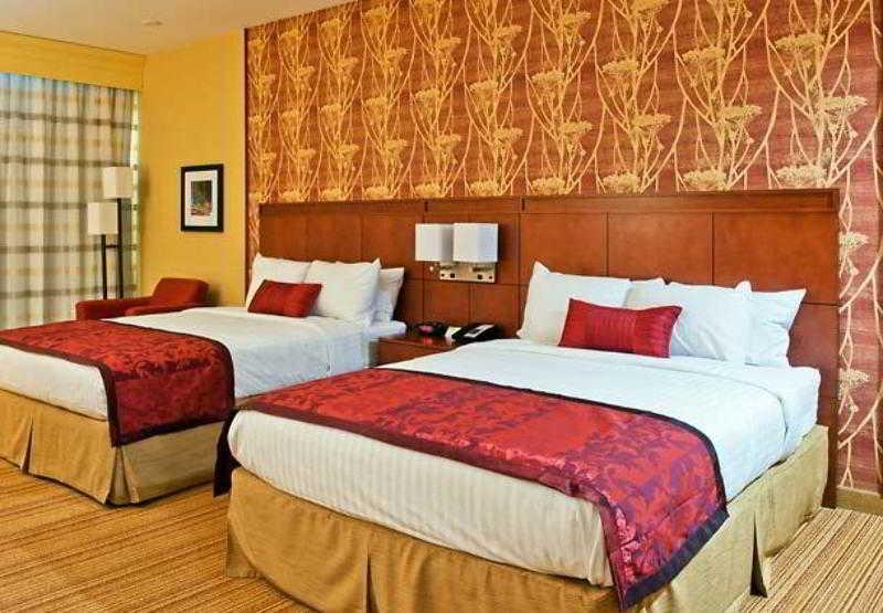 Courtyard By Marriott Ottawa East Hotel Phòng bức ảnh