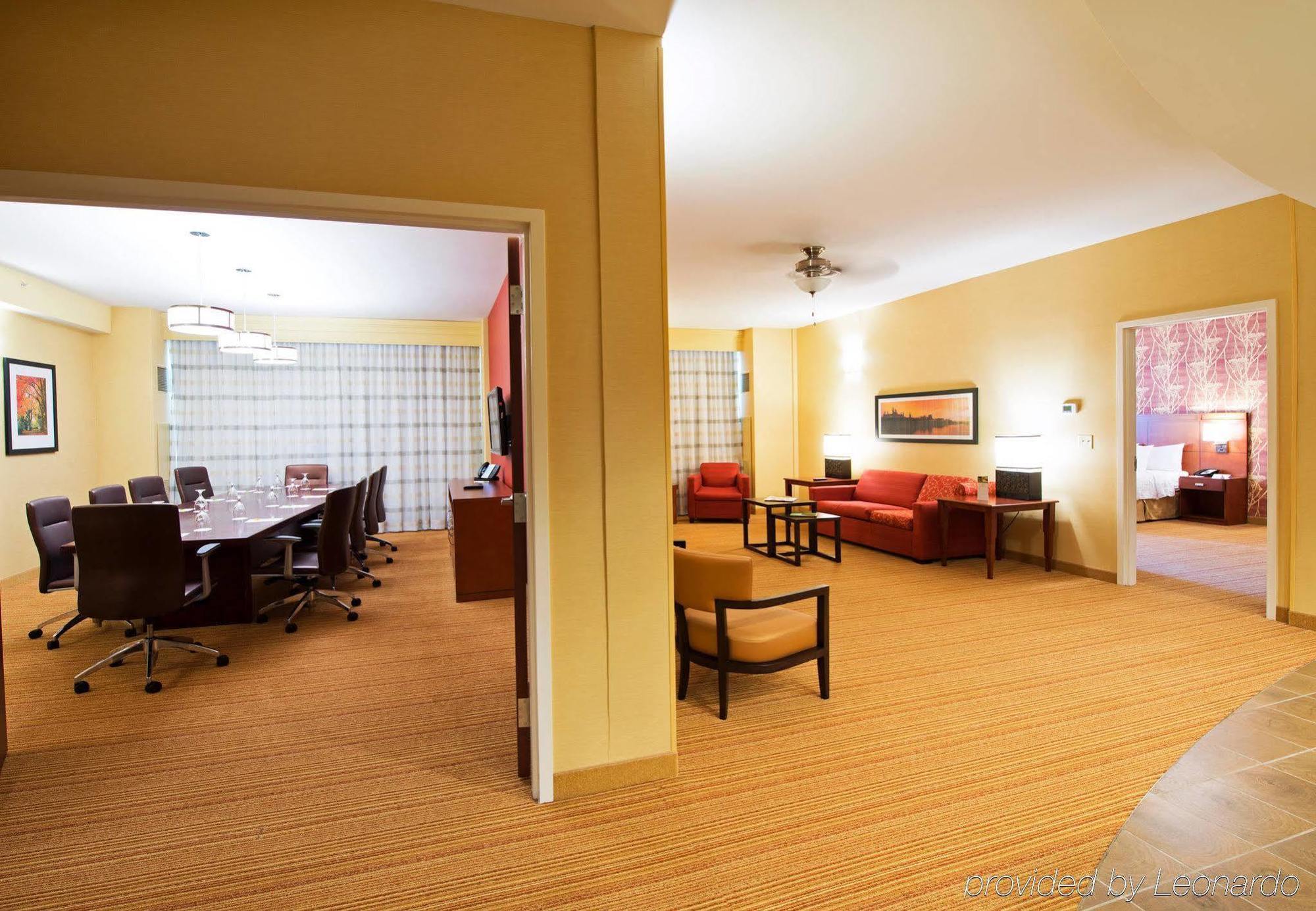 Courtyard By Marriott Ottawa East Hotel Ngoại thất bức ảnh